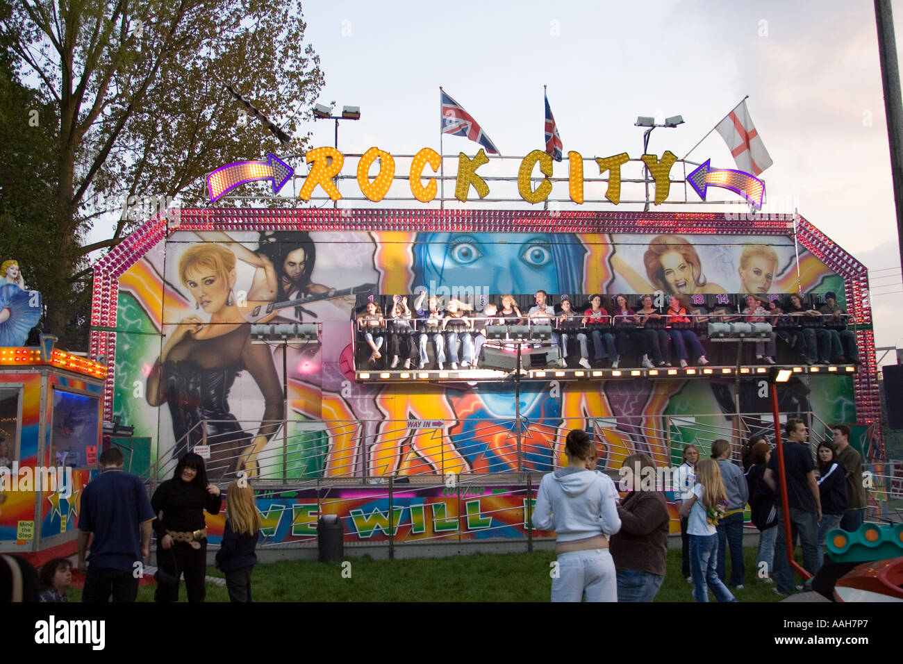 eine Fahrt auf der Kirmes in Bardwell in Suffolk Stockfoto