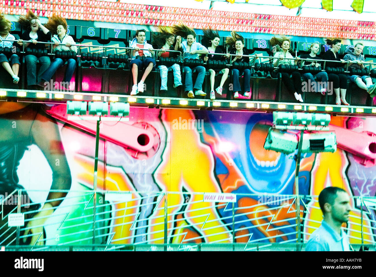 eine Fahrt auf der Kirmes Stockfoto