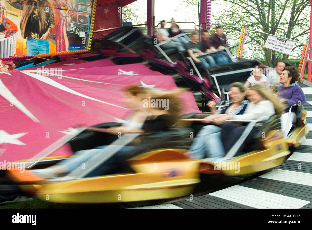 eine Fahrt auf der Kirmes in Bardwell in Suffolk Stockfoto