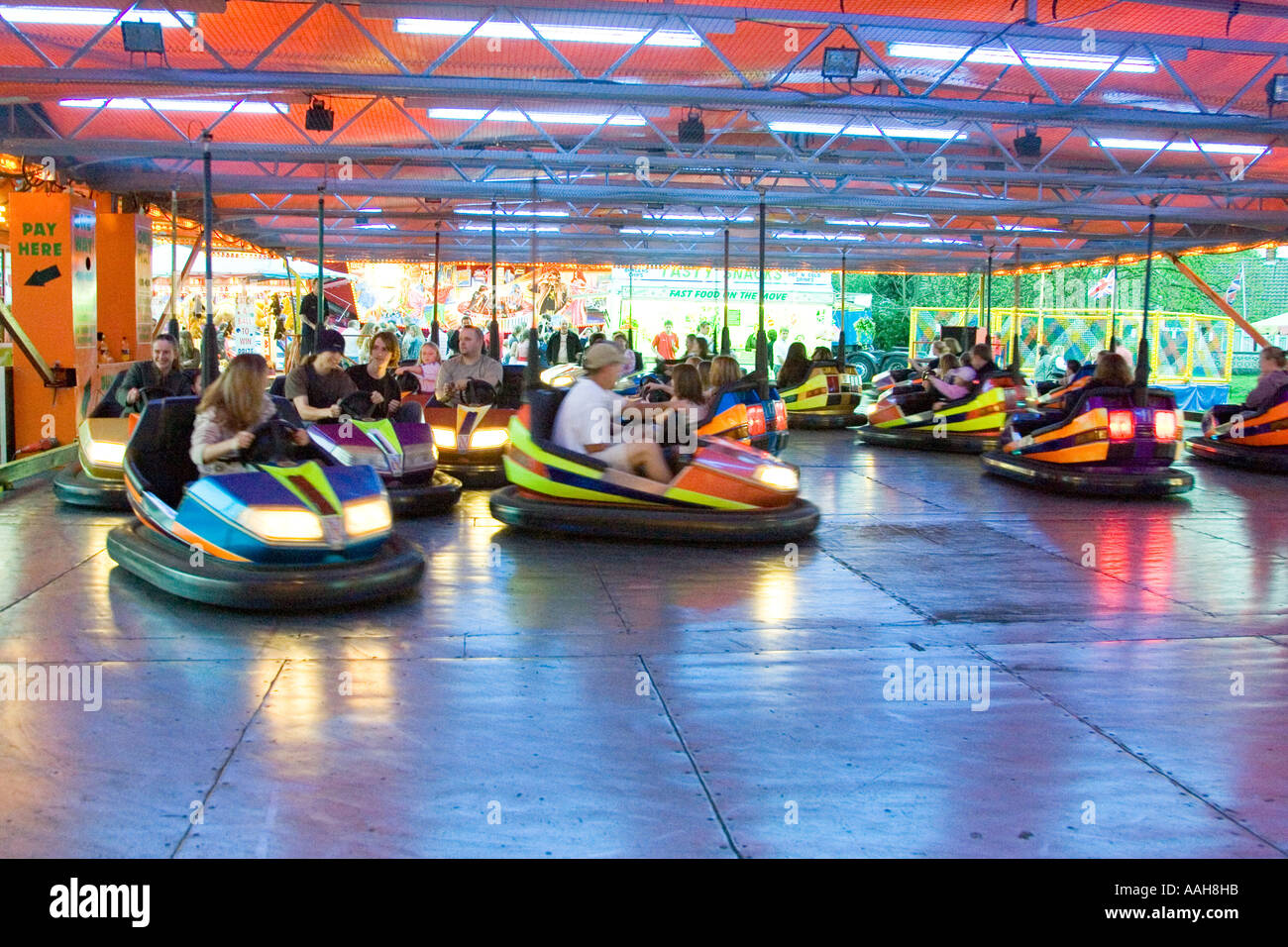 Autoscooter auf der Kirmes in Bardwell in Suffolk Stockfoto