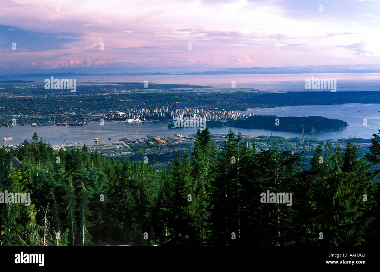 Vancouver Harbour und die Skyline von Grouse Berge Vancouver British Columbia Kanada betrachtet Stockfoto