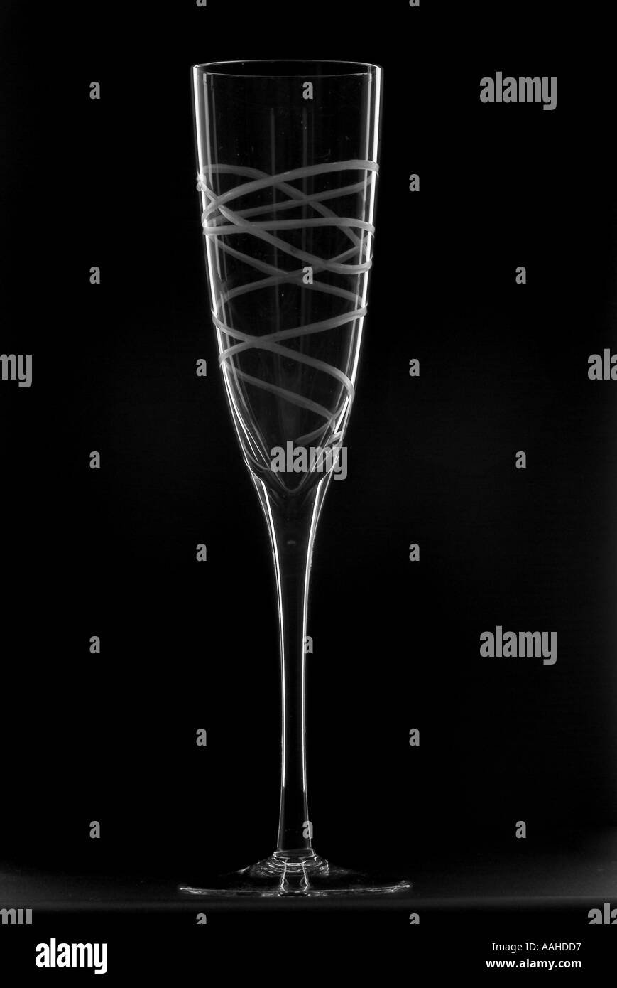 Hintergrundbeleuchtung Glas auf einem schwarzen Background Stockfoto