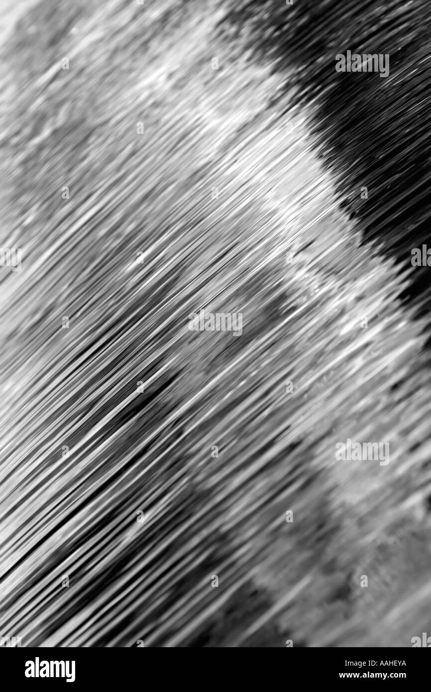 Wasserfall-Linien glatt B&W Stockfoto