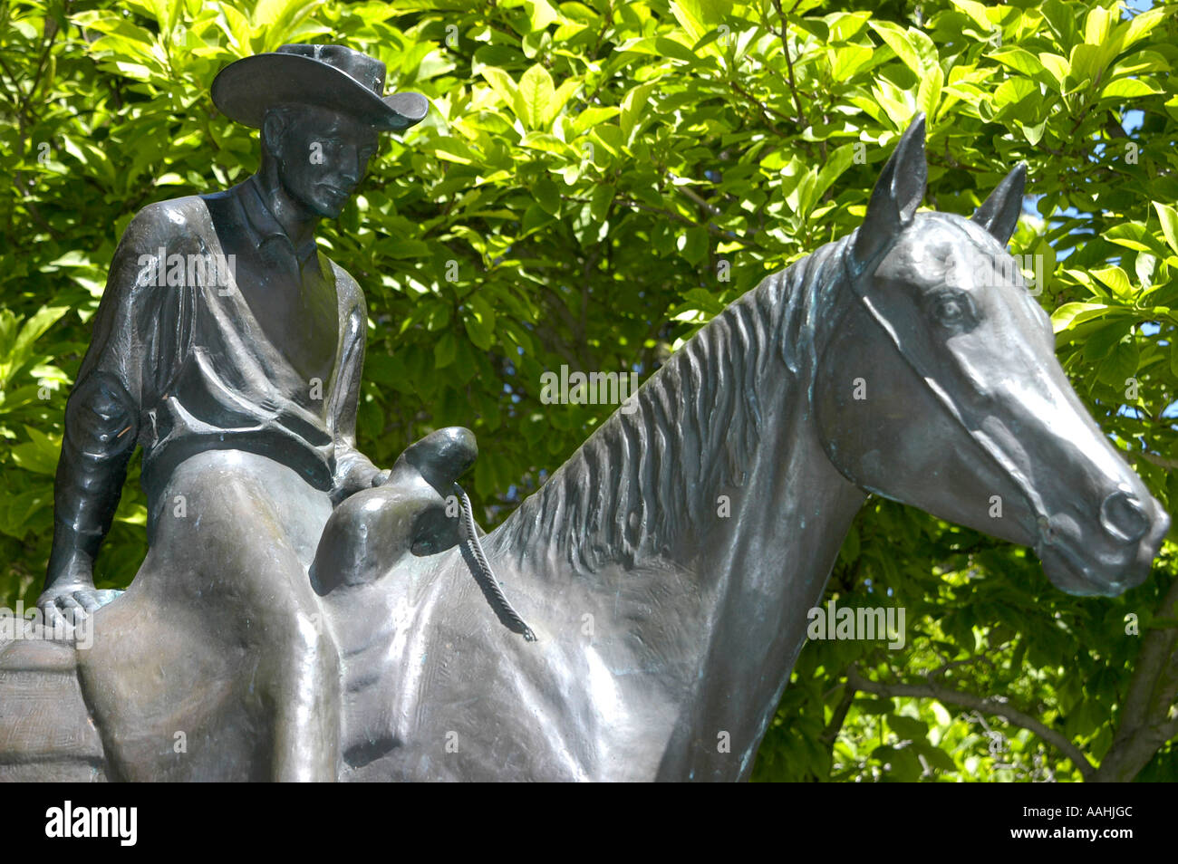 Gegossene Bronze-Statue von einem Cowboy auf einem Pferd Stockfoto