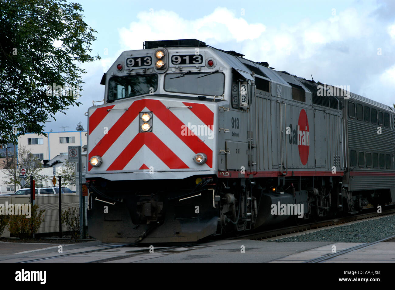 Caltrain Pendler Zug Motor Lokomotive verschieben von Tracks in Nordkalifornien Stockfoto