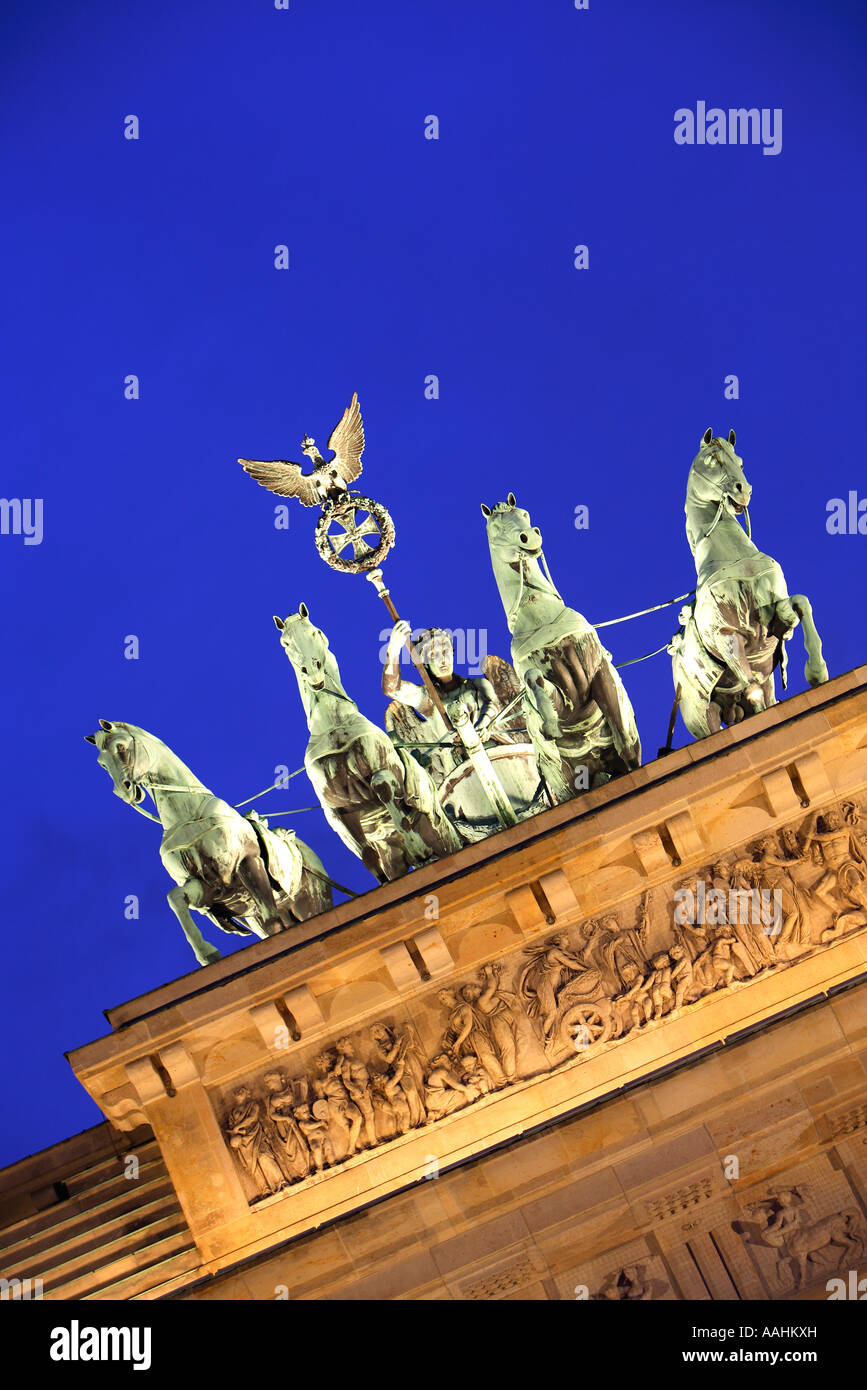 Reisefotografie aus der Brandenburger Tor Quadriga Pariser Platz Unter Den Linden Mitte Berlin Deutschland Stockfoto