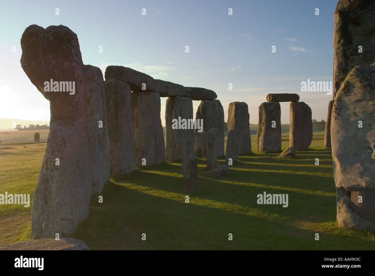 Die Menhire von Stonehenge in einem Sommer Sonnenaufgang Stockfoto