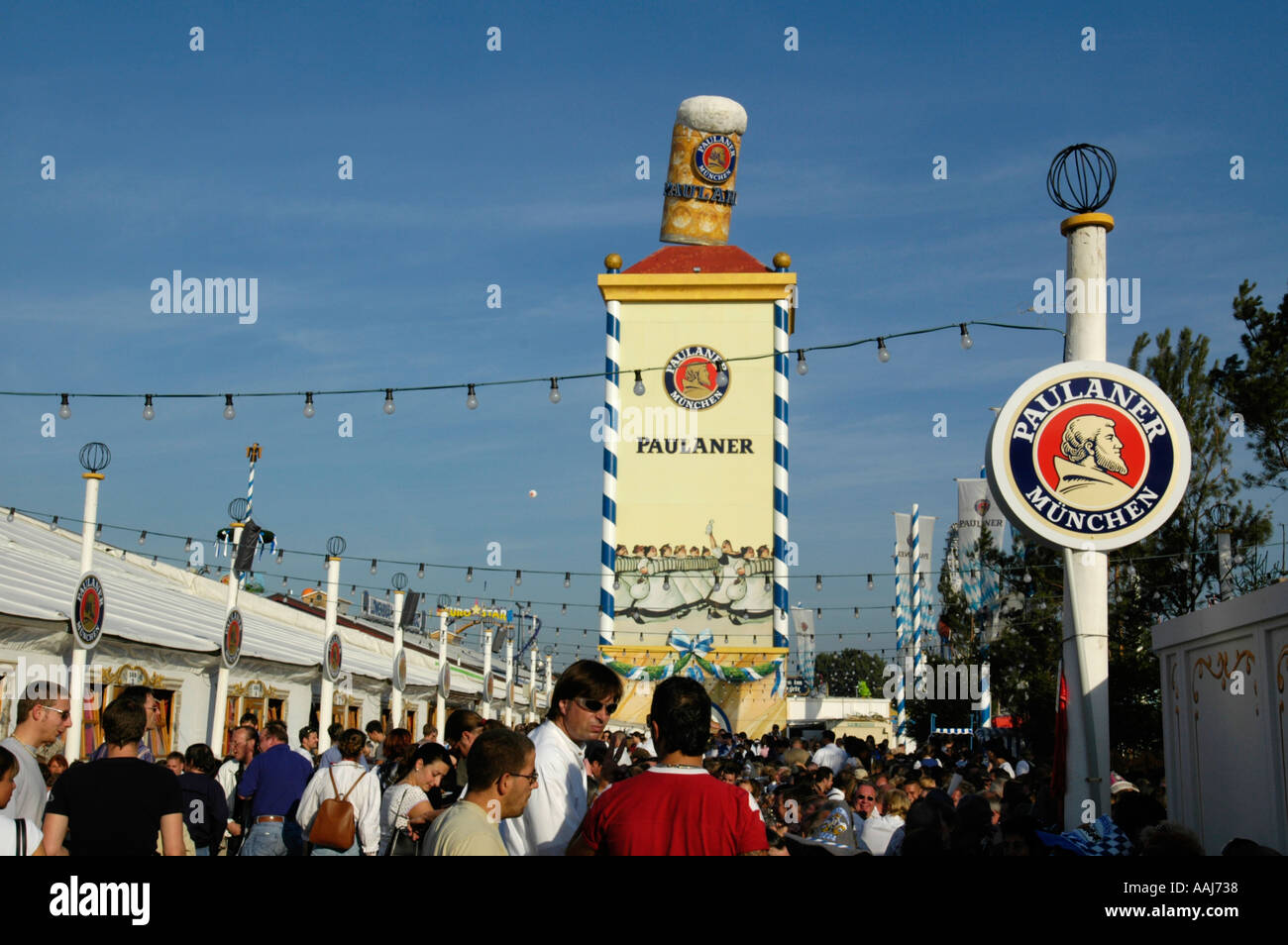 München, Octoberfestival 2004, Bier Garten von Paulaner Bier Stockfoto