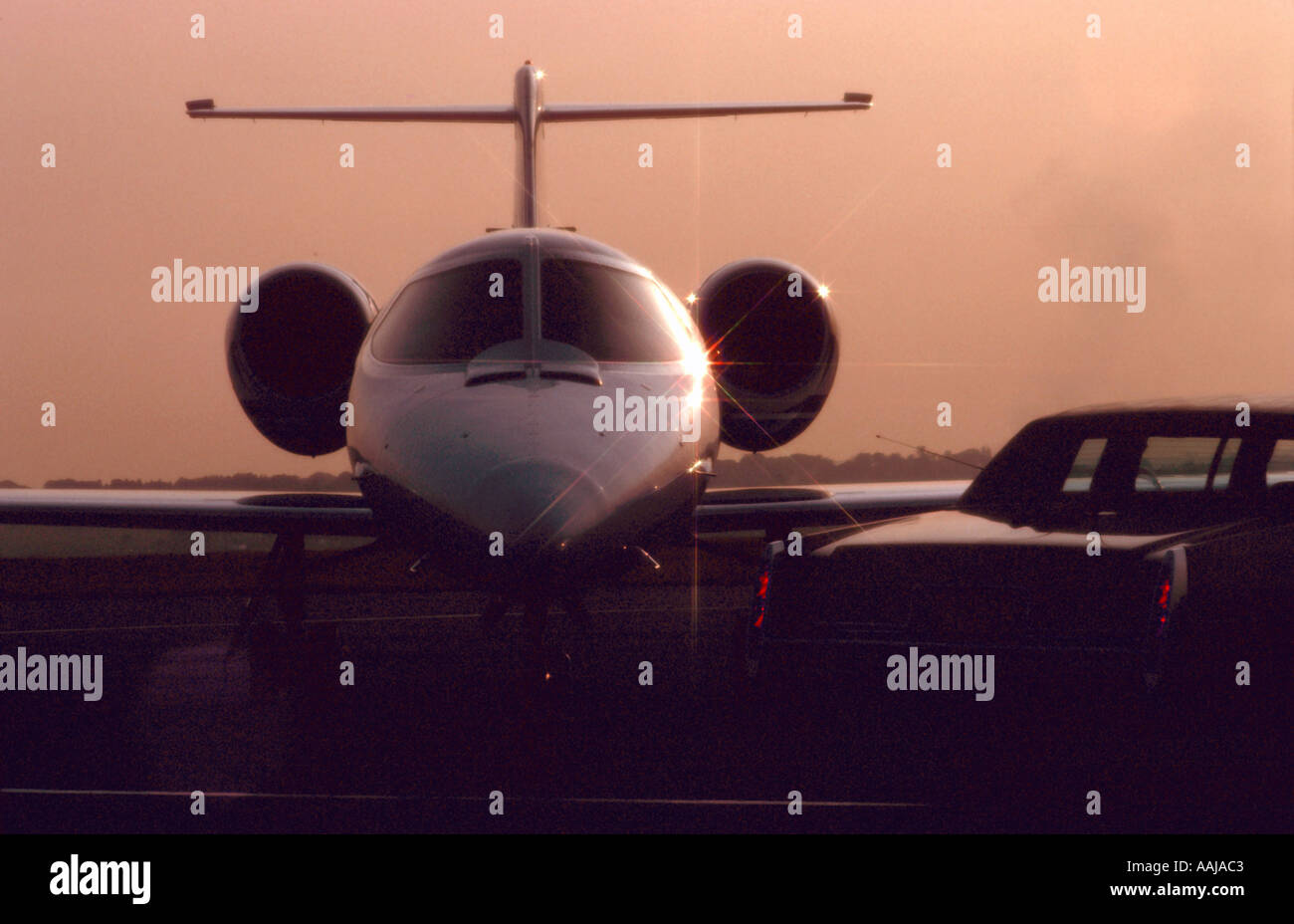 Exekutive Lear Jet bei Sonnenuntergang Stockfoto