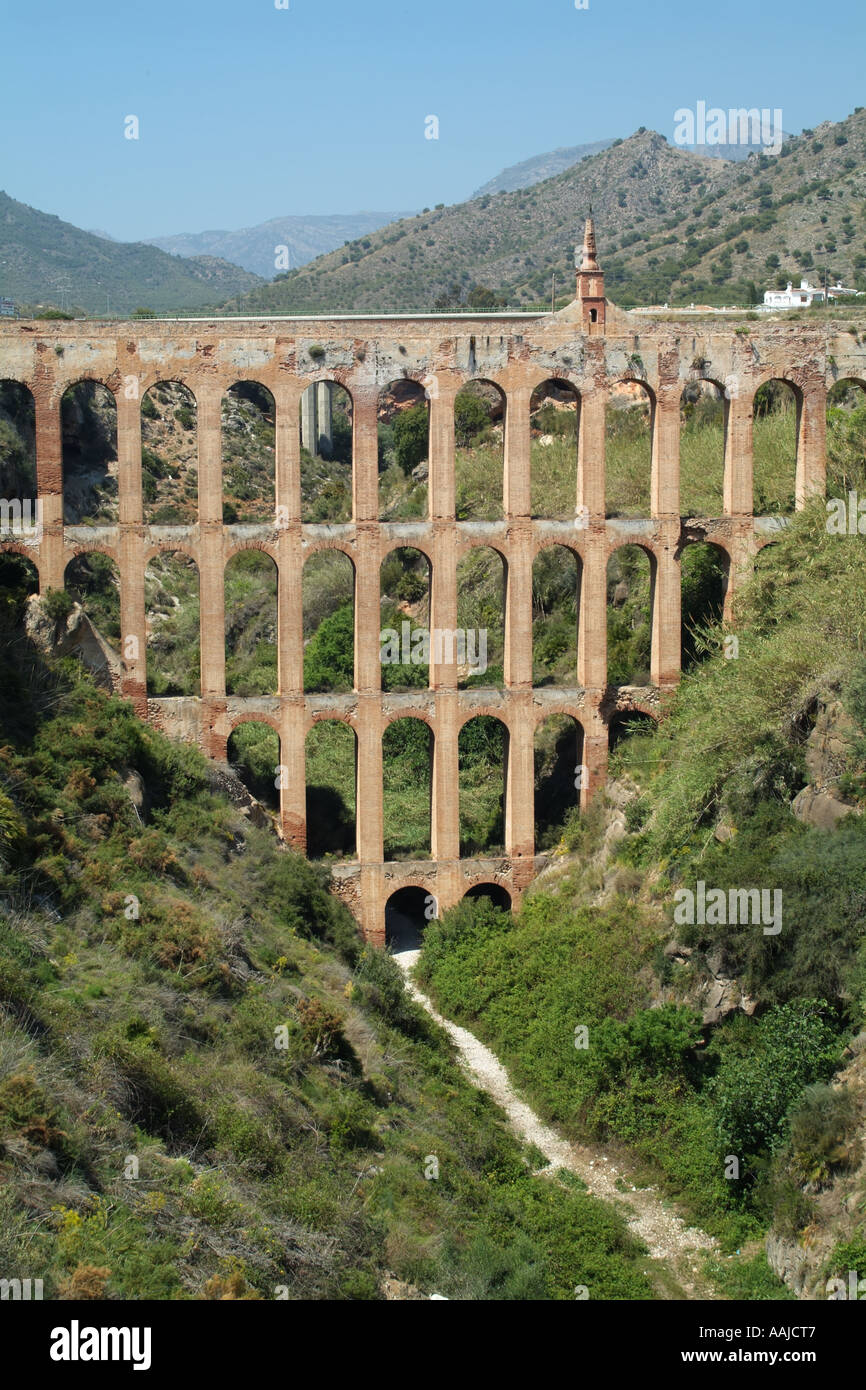 Wasser-Viadukt in Nerja Spanien Europa Südeuropa. Historischen Kanal zum Wassertragen in die Stadt. Stockfoto