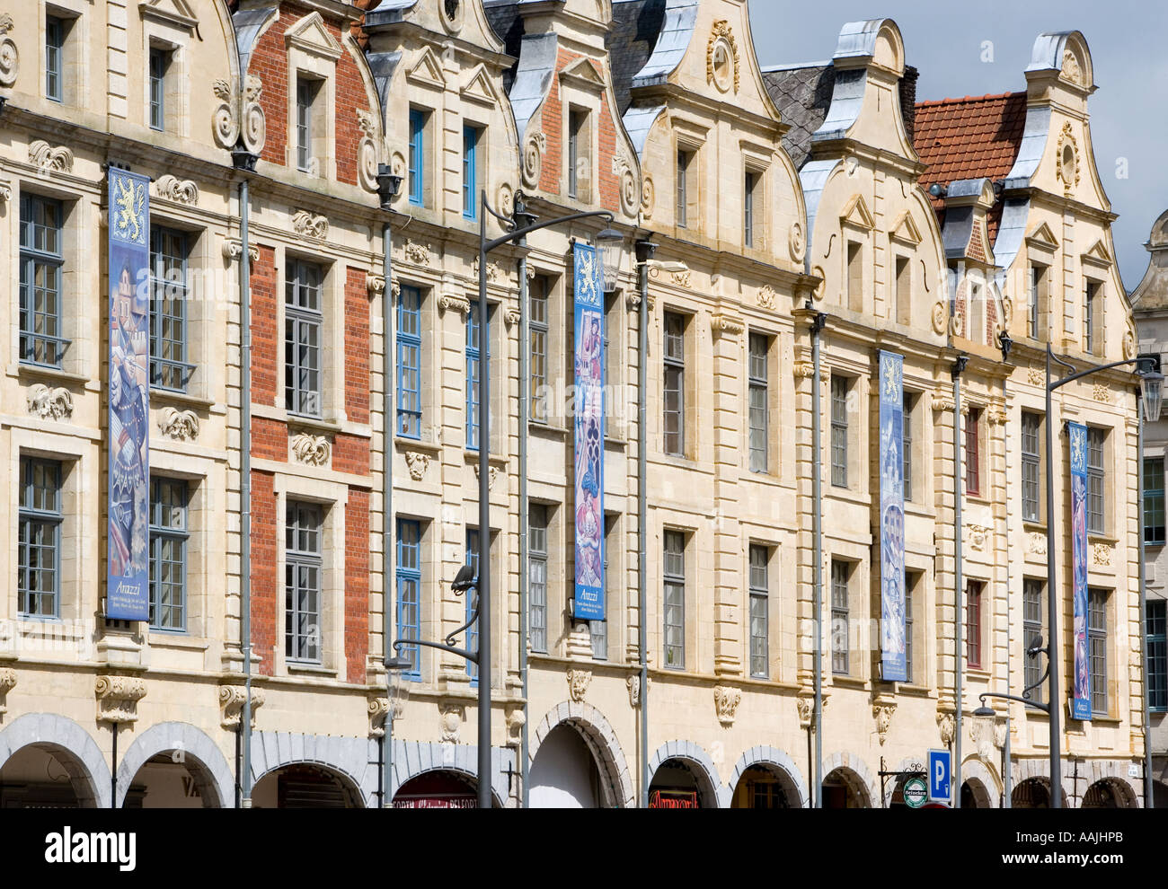 Gebäude im flämischen Stil im nordfranzösischen Arras Stockfoto