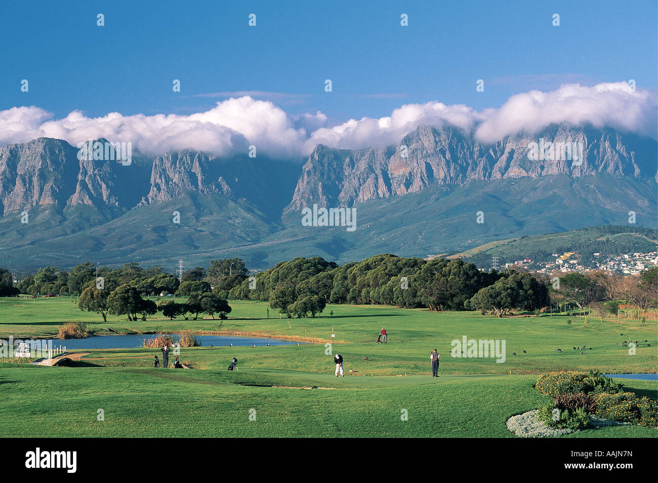 Strang-Golfplatz mit dem Hottentots-Holland-Berg in Ferne Western Cape Südafrika Stockfoto