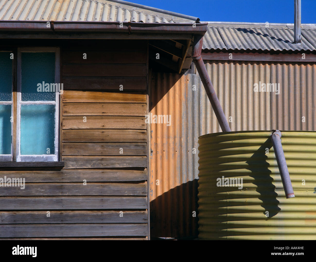 Haus Schuppen und Wasser tank Hughenden Queensland Australien horizontale Stockfoto