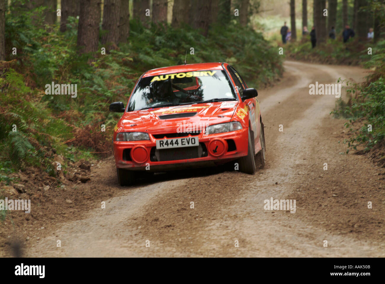 Mitsubishi Evo Evolution Rallye-Auto Rallye of Straße Geschwindigkeit schnell Schlamm Fahrer Sponsor Sponsoring männliche Interesse Dalby Forest in noch Stockfoto