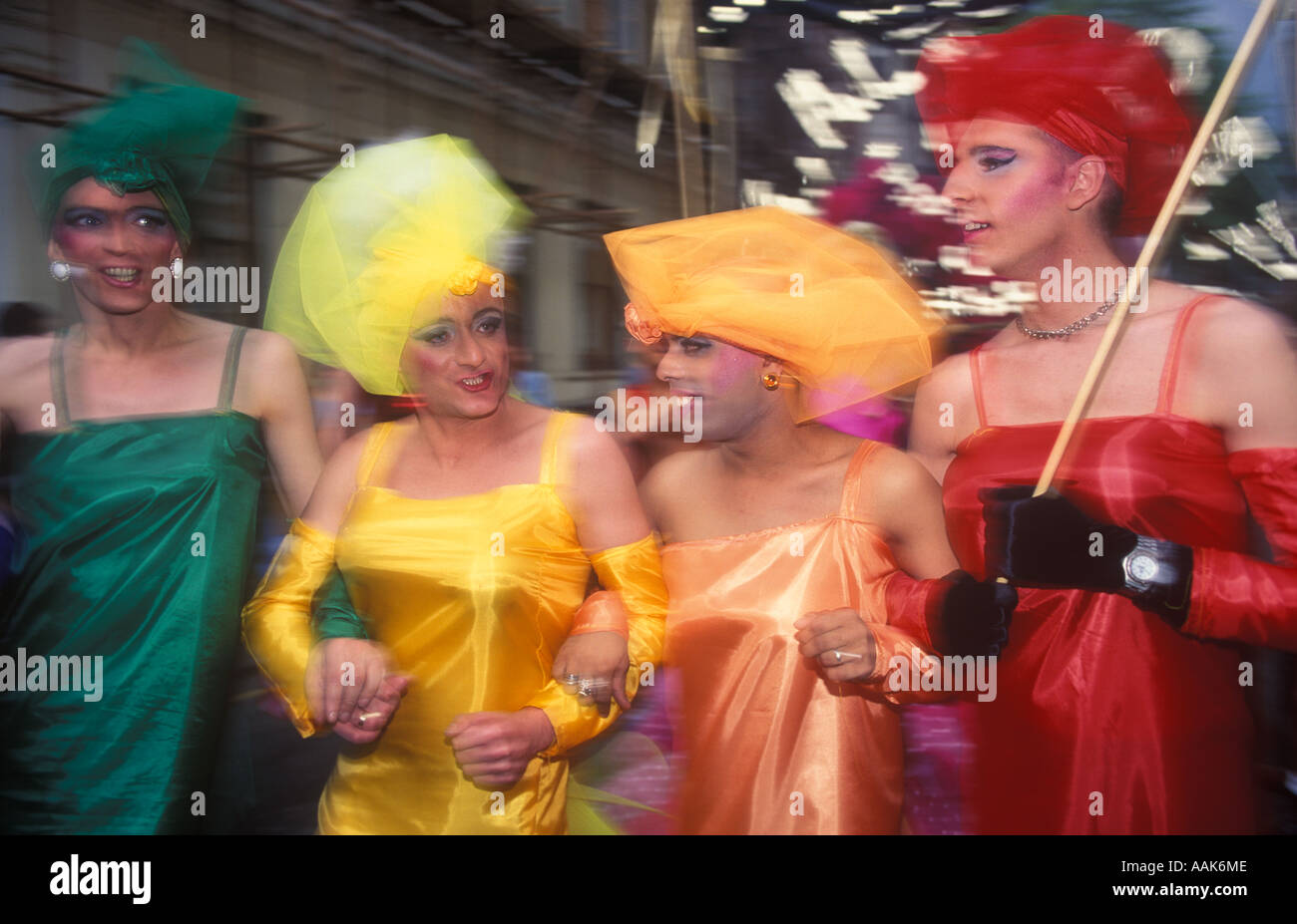 Vier Männer in ziehen Sie auf dem Festival von Soho, London, UK, Juni 1994. Stockfoto