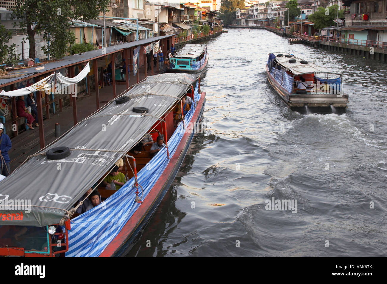 Flusstaxis in bangkok -Fotos und -Bildmaterial in hoher Auflösung – Alamy