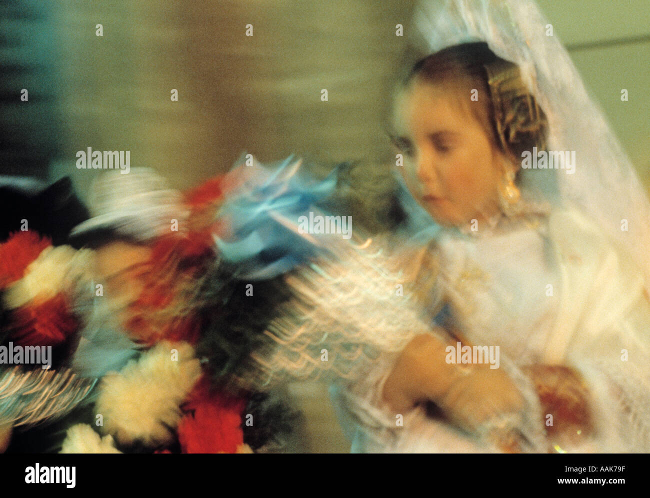 Spanien-Valencia-Mädchen trägt ein typisches Kleid der fallas Stockfoto