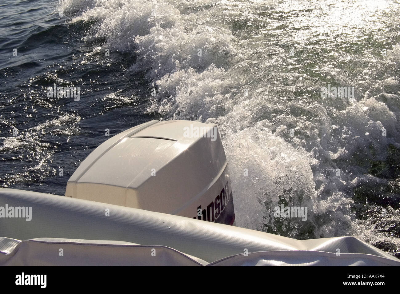 Wellen Wellen erstellt von einer Boot-Motor-propeller Stockfoto