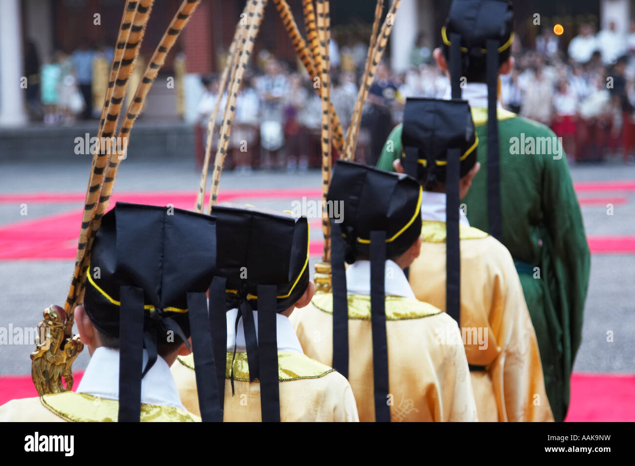 Aufgereiht am Lehrer das Ritual des jungen Stockfoto