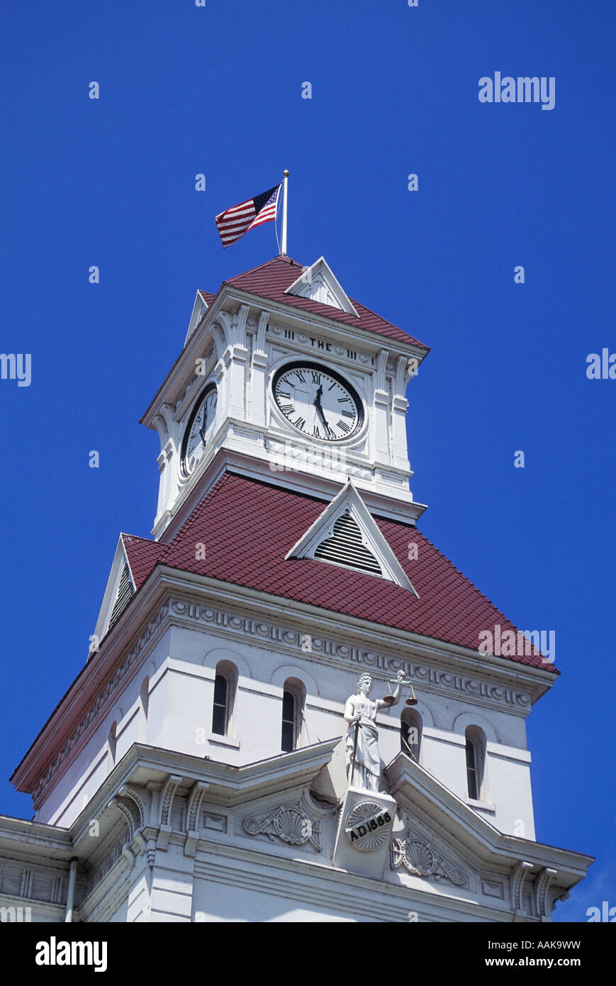 Benton County Courthouse erbaut im Jahre 1888, mit Uhr und Justitia Statue in Corvallis, Oregon Stockfoto