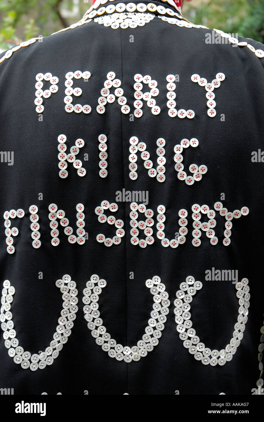 Pearly King von Finsbury auf dem Gelände der St. Pauls Kirche Covent Garden in London Stockfoto