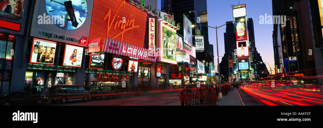 Times Square bei Nacht New York USA Stockfoto