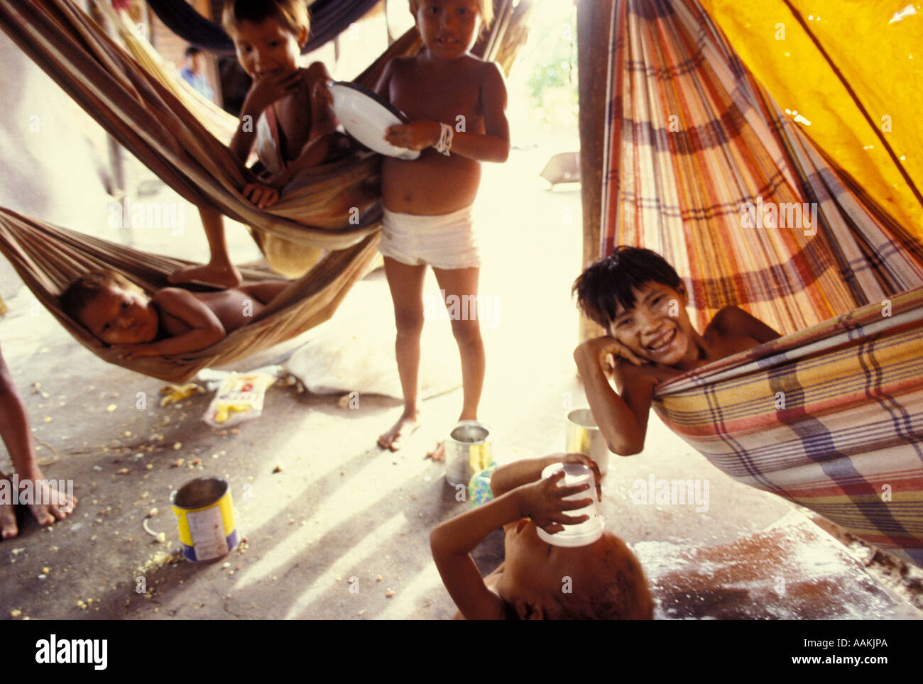 hängematte der indianer Amazonas, Brasilien. Indigenen Völker. Krank Ianomami (Yanomami) indische Rest in Hängematten Stockfotografie Gebrauchte E-Bikes – auf EAS GPSR Textile Products Größe:M (9-10)