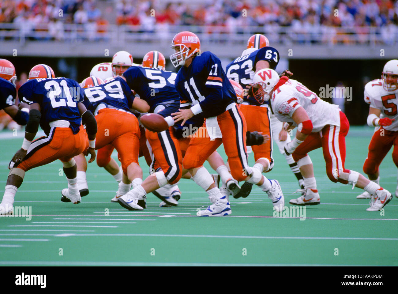 COLLEGE-FOOTBALL-SPIEL AM MEMORIAL STADION CHAMPAIGN ILLINOIS Stockfoto