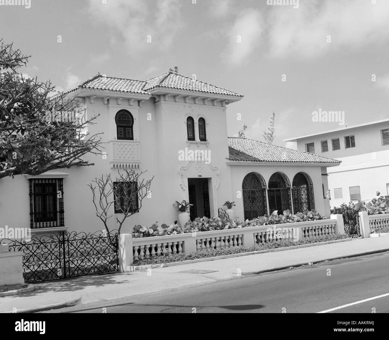 SPANISCHEN STIL GEBÄUDE HAUS ZIEGELDACH IN SAN JUAN PUERTO RICO HACIENDA Stockfoto