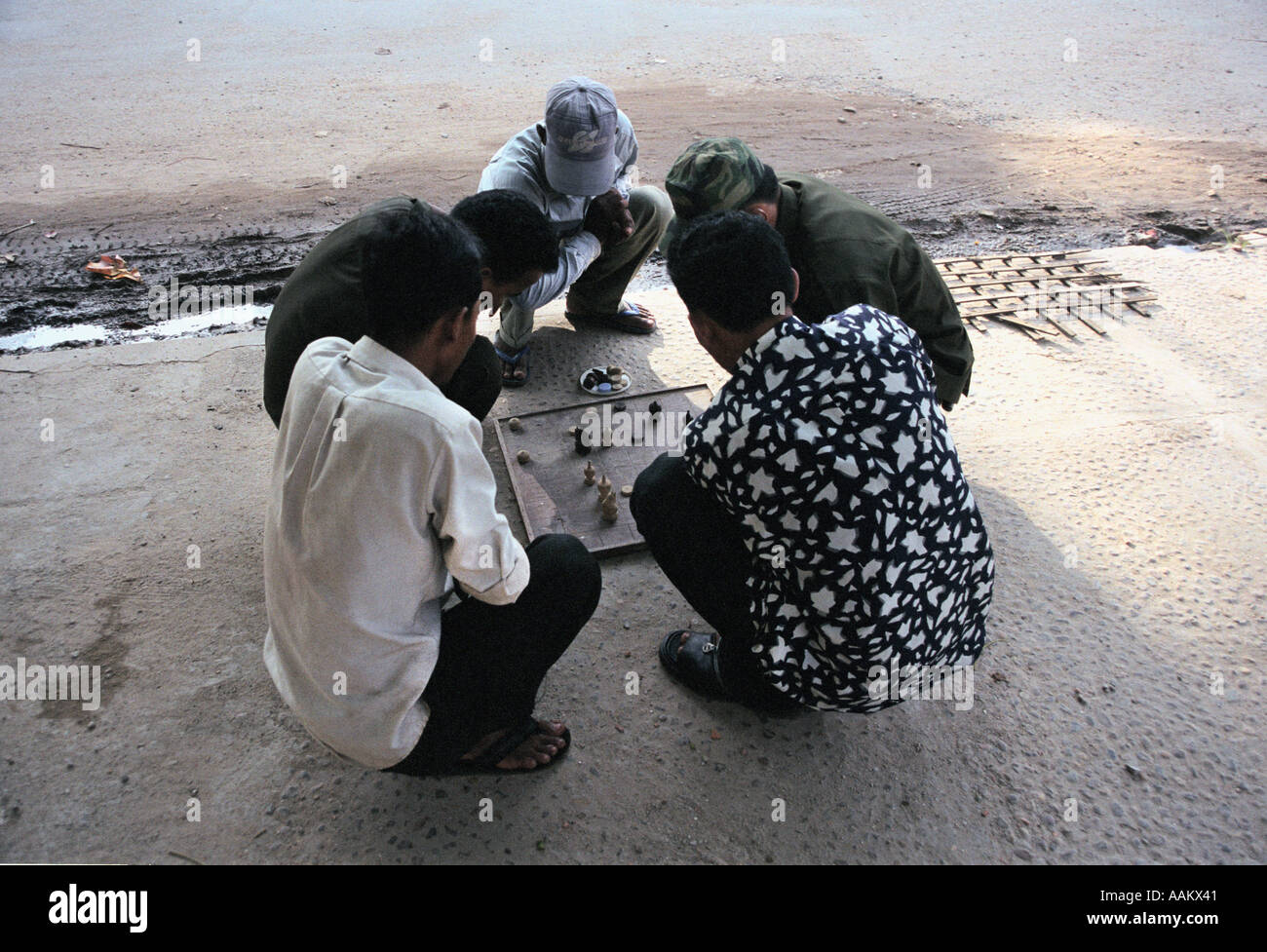 Phnom Penh einheimische Männer spielen Stockfoto