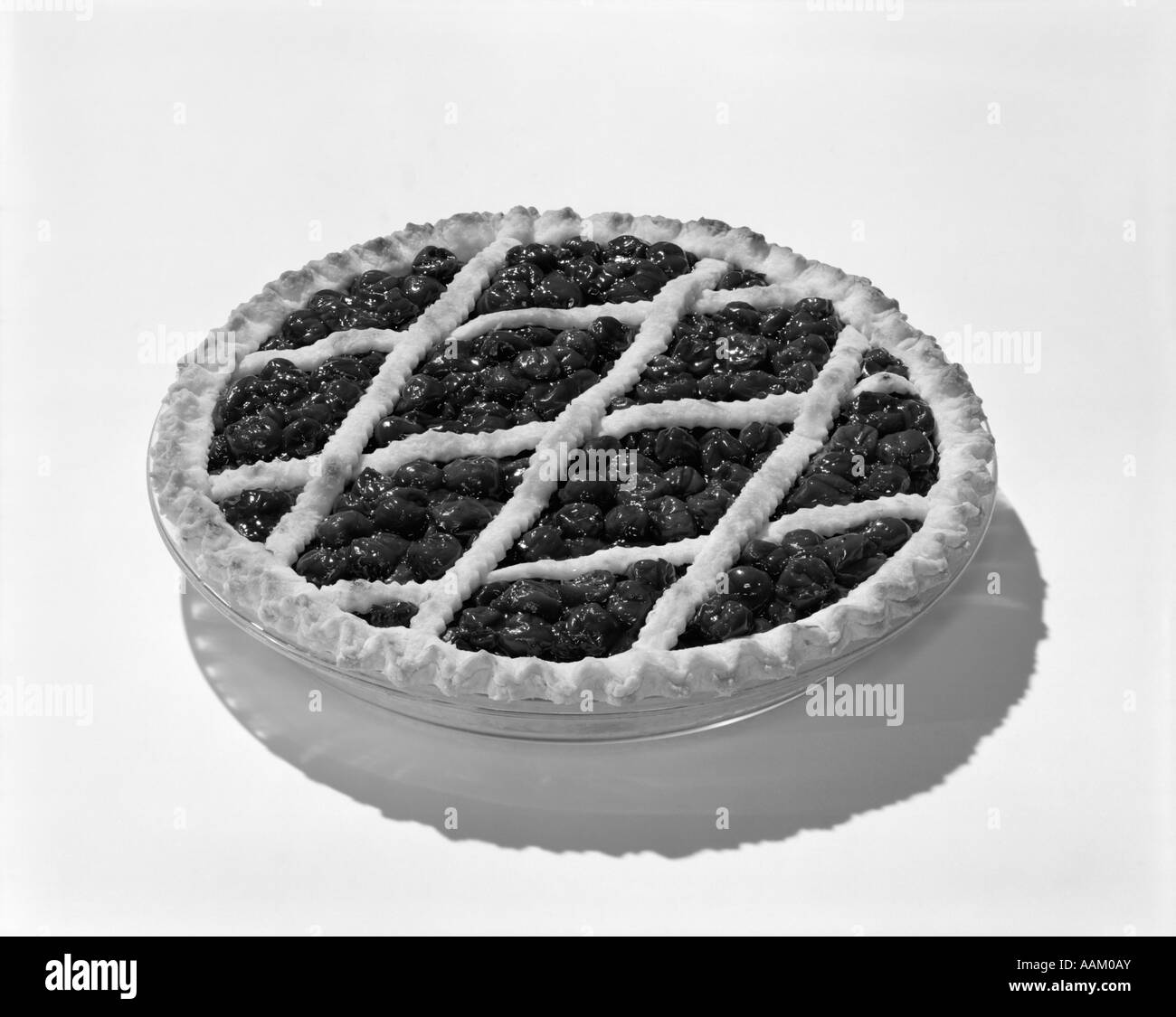 1950ER JAHREN KIRSCHKUCHEN DESSERT Stockfoto