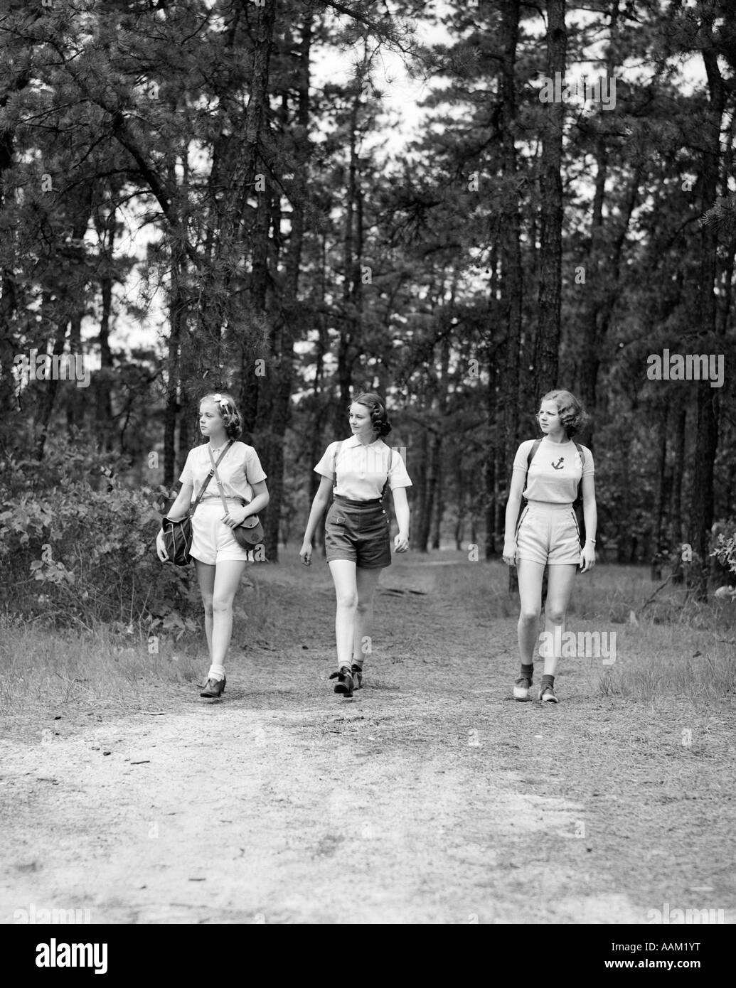 1940s women friends Fotos und Bildmaterial in hoher Auflösung Alamy