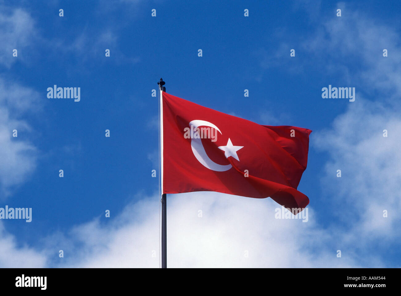 Türkische Flagge auf Topkapi Sarayi Palast nun eine fabelhafte Museum der osmanischen Fülle einschließlich der Sultane Treasury Harem Stockfoto