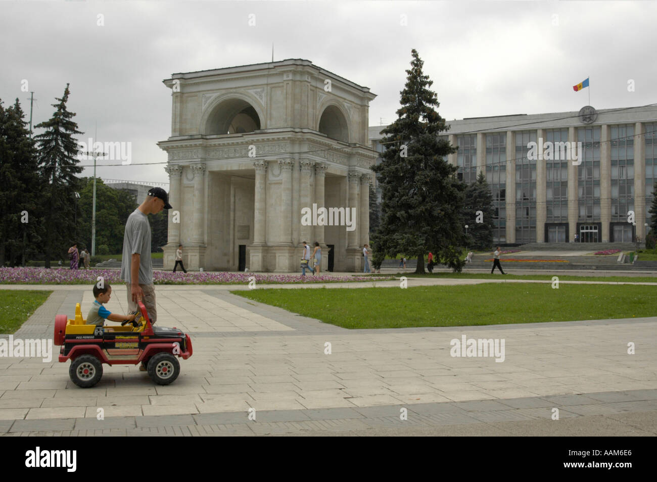 Chisinau Piata Marii Adunari Nationale Triumphbogen Stockfoto