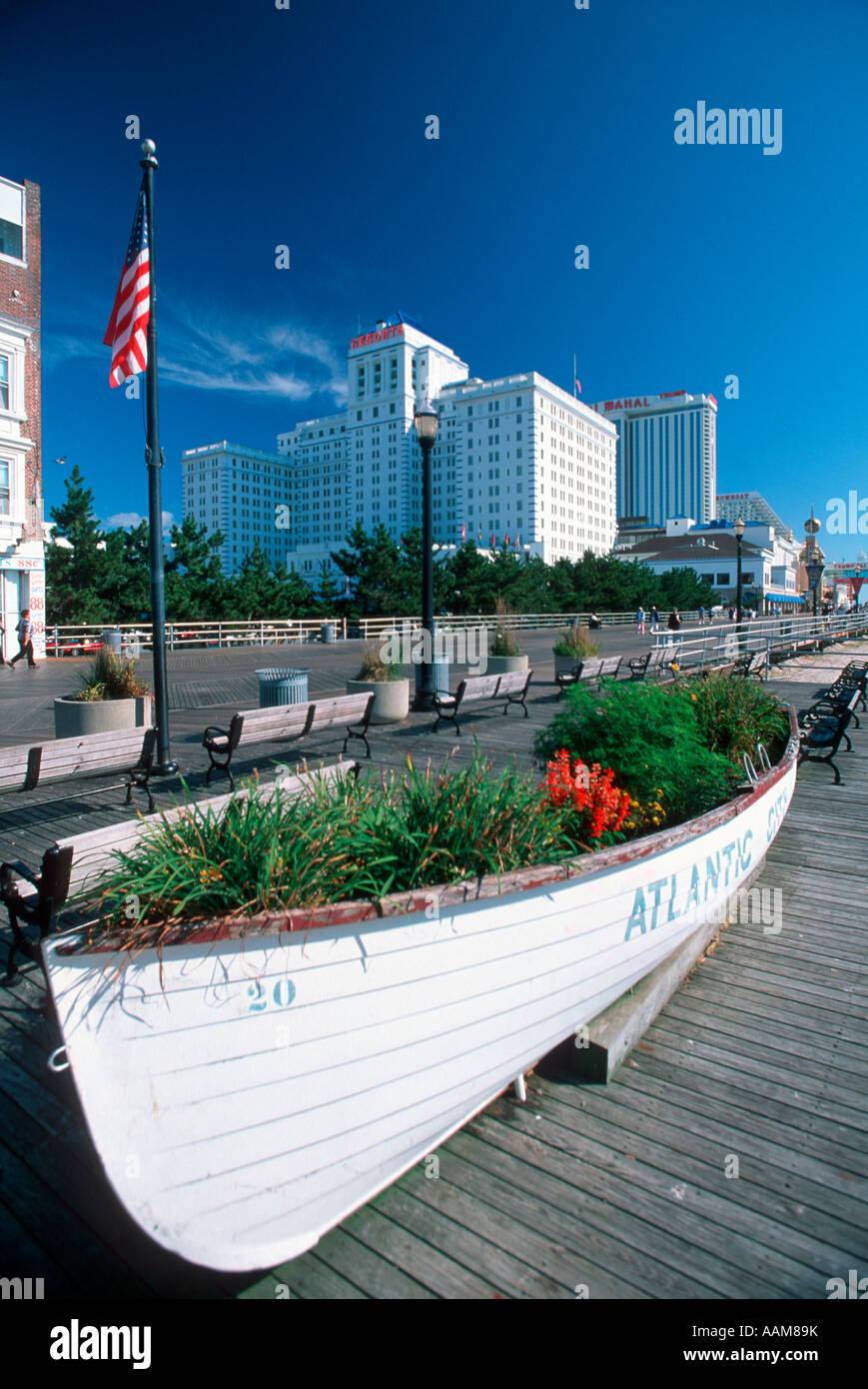 ATLANTIC CITY NJ RUDERBOOT PFLANZER ON BOARDWALK VON RESORTS UND HOTELS IN TAJ MAHAL UND CASINOS Stockfoto