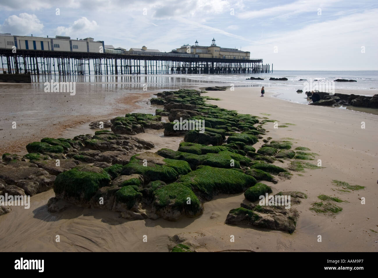 Hastings Strand und Pier in East Sussex Stockfoto