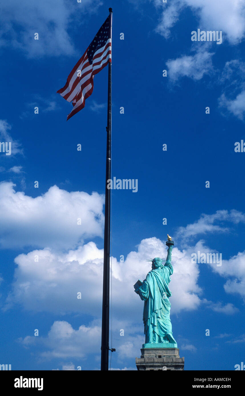 NEW YORK NY USA KENNZEICHNEN UND SICHERN DER STATUE OF LIBERTY Stockfoto