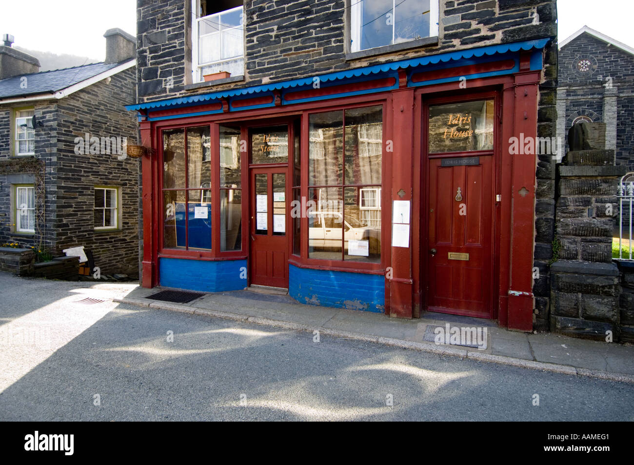 Der Corris Institut Shop, Corris Powys Mitte Wales. Der Shop gehört Lauf der Gemeinde Action Group, UK Stockfoto