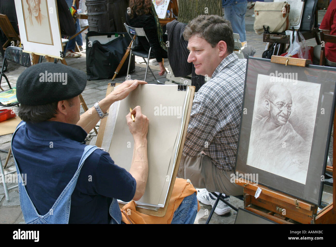 Künstler bei der Arbeit im Ort du Tetra Montmartre Paris Frankreich Stockfoto