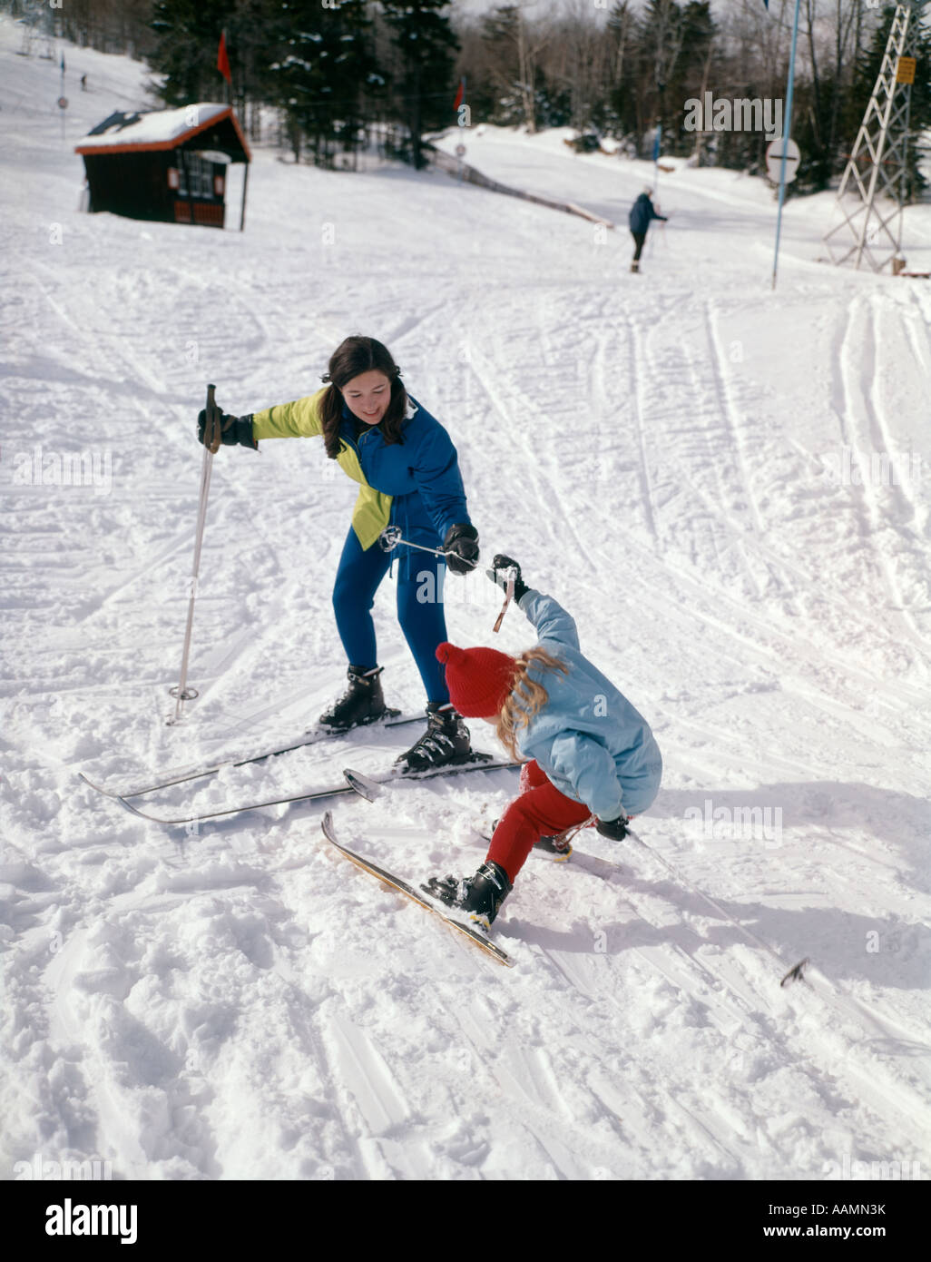 Skiing 1970s Fotos und Bildmaterial in hoher Auflösung Alamy
