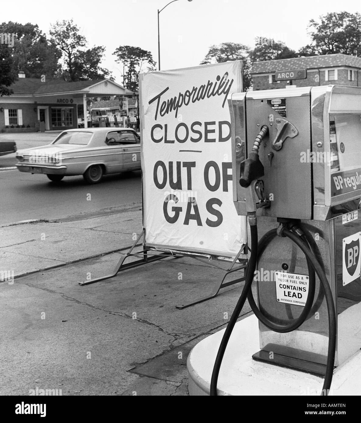 1970ER JAHREN VORÜBERGEHEND GESCHLOSSEN AUS GAS ZEICHEN VON TANKSTELLE PUMPE BENZIN MANGEL KRISE OPEC-ÖL Stockfoto