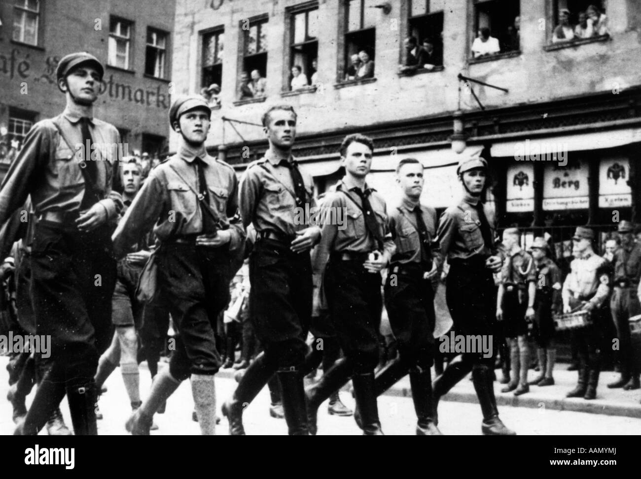 1930S 1940S DEUTSCHE NAZI-AM PARADE TRUPPEN Stockfoto