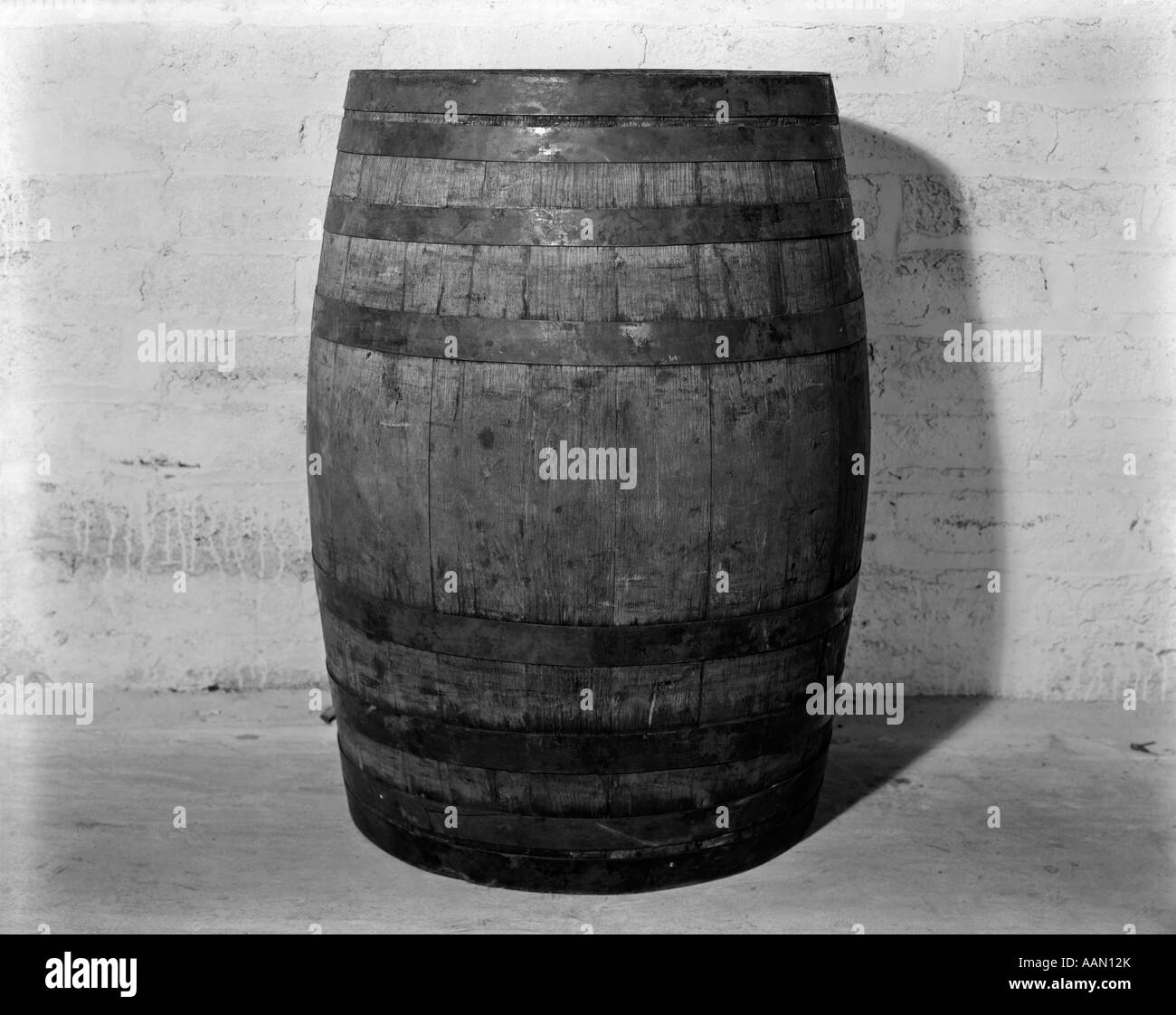 1930S 1933 EINZELNE HÖLZERNE WHISKY FASS Stockfoto