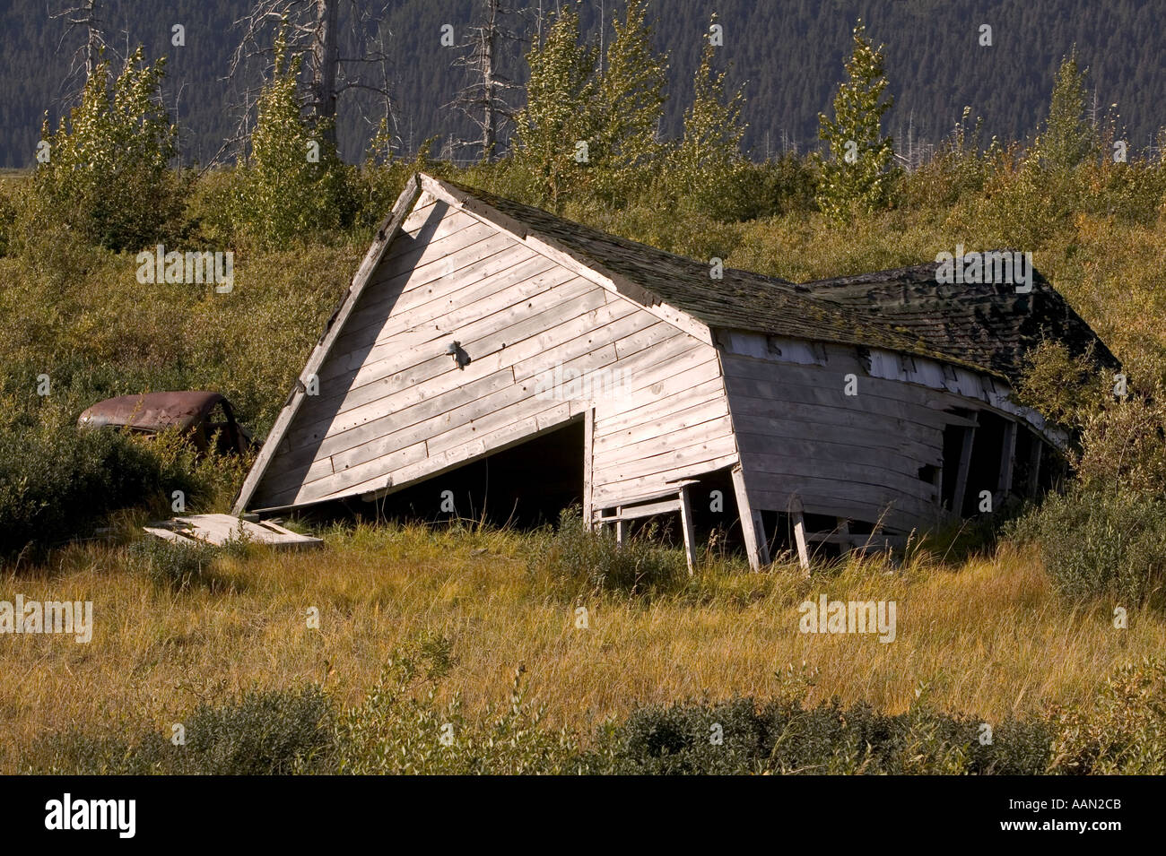 Haus In Alaska Durch Permafrostboden Verursacht Durch