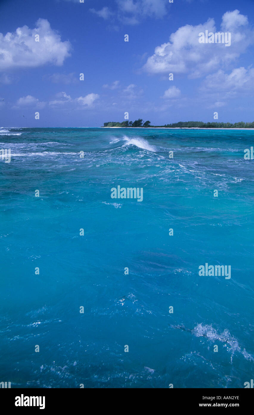 Wellen brechen Midway Insel Pazifik Stockfoto