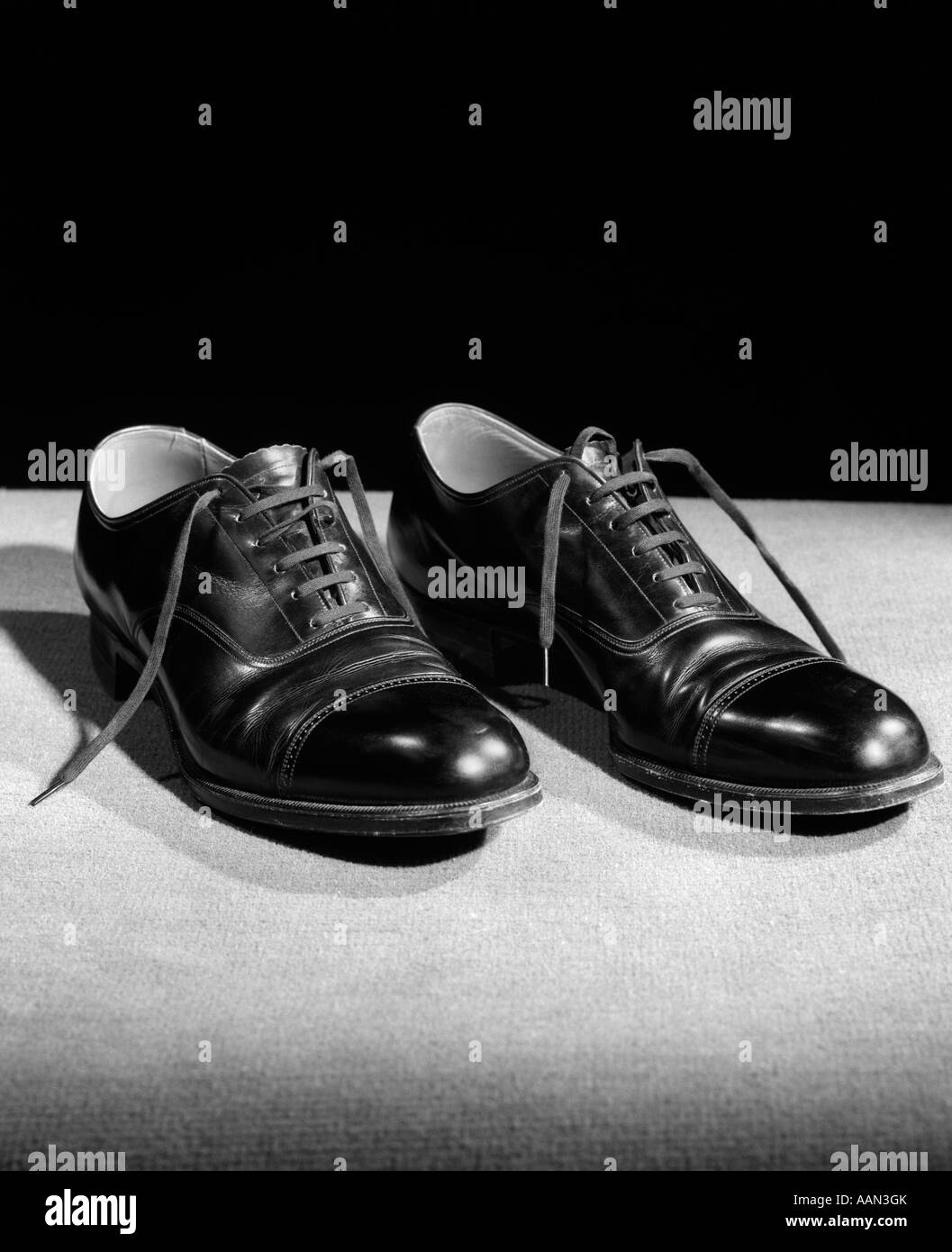 1930ER JAHREN PAAR SCHWARZE SCHNÜRSCHUHE HERREN Stockfoto