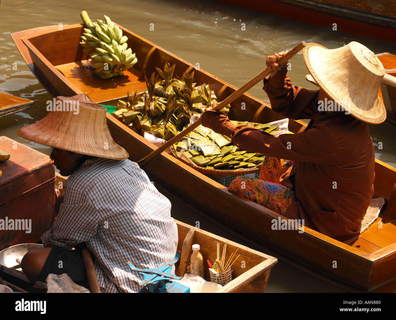 Schwimmender Markt in Damnoen Saduak in Thailand Stockfoto