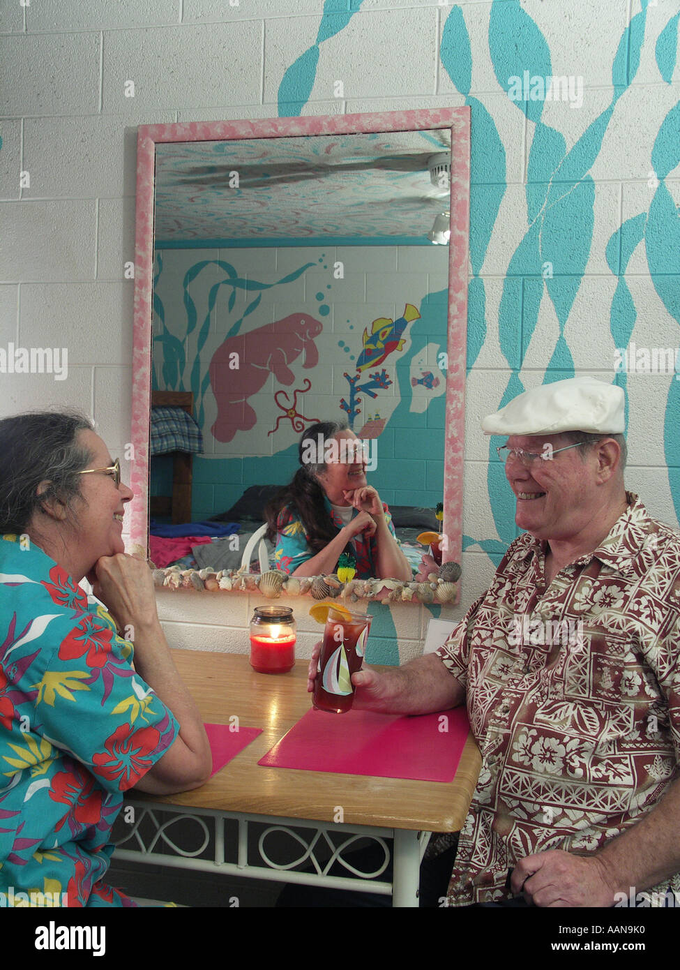 Paar auf tropischen Urlaub Stockfoto