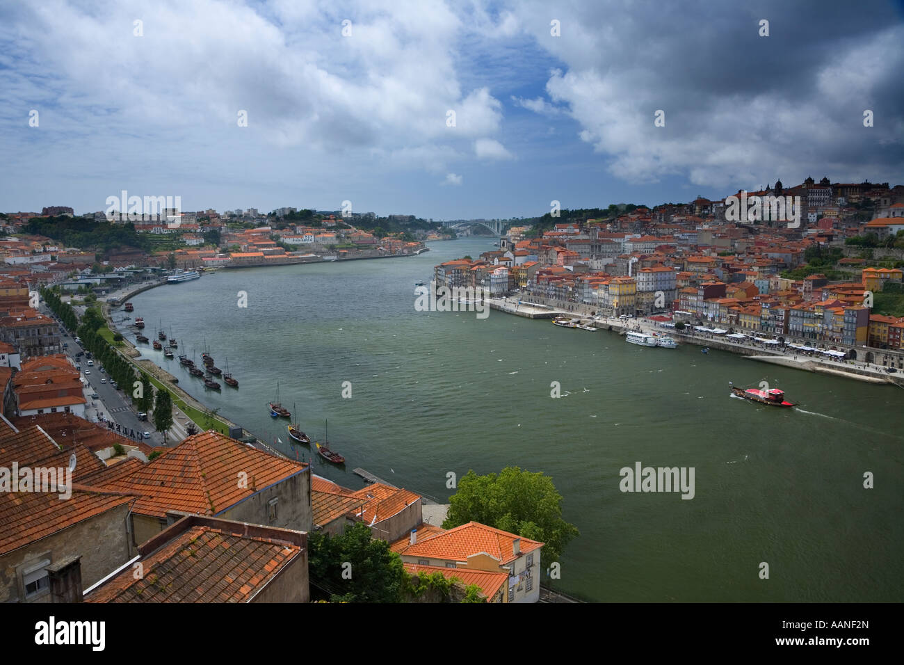 Fluss Douro mit Blick auf die Ribeira Bezirk Porto Portugal Stockfoto