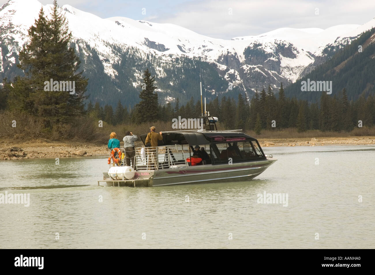 ALASKA, WRANGELL Touristen auf Jet Boot Stikine River Stockfoto